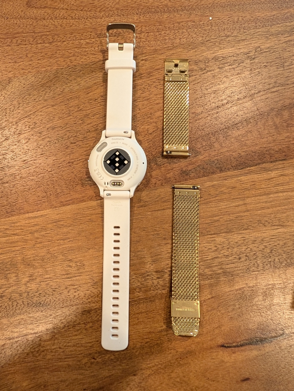 garmin Venu 3S smartwatch with white band and gold mesh straps - Picture 3 of 7